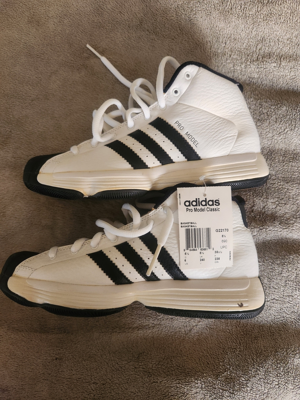 Adidas Pro Model Classic Mid Top Basketball Sneakers White/Black - NWT - Size 6